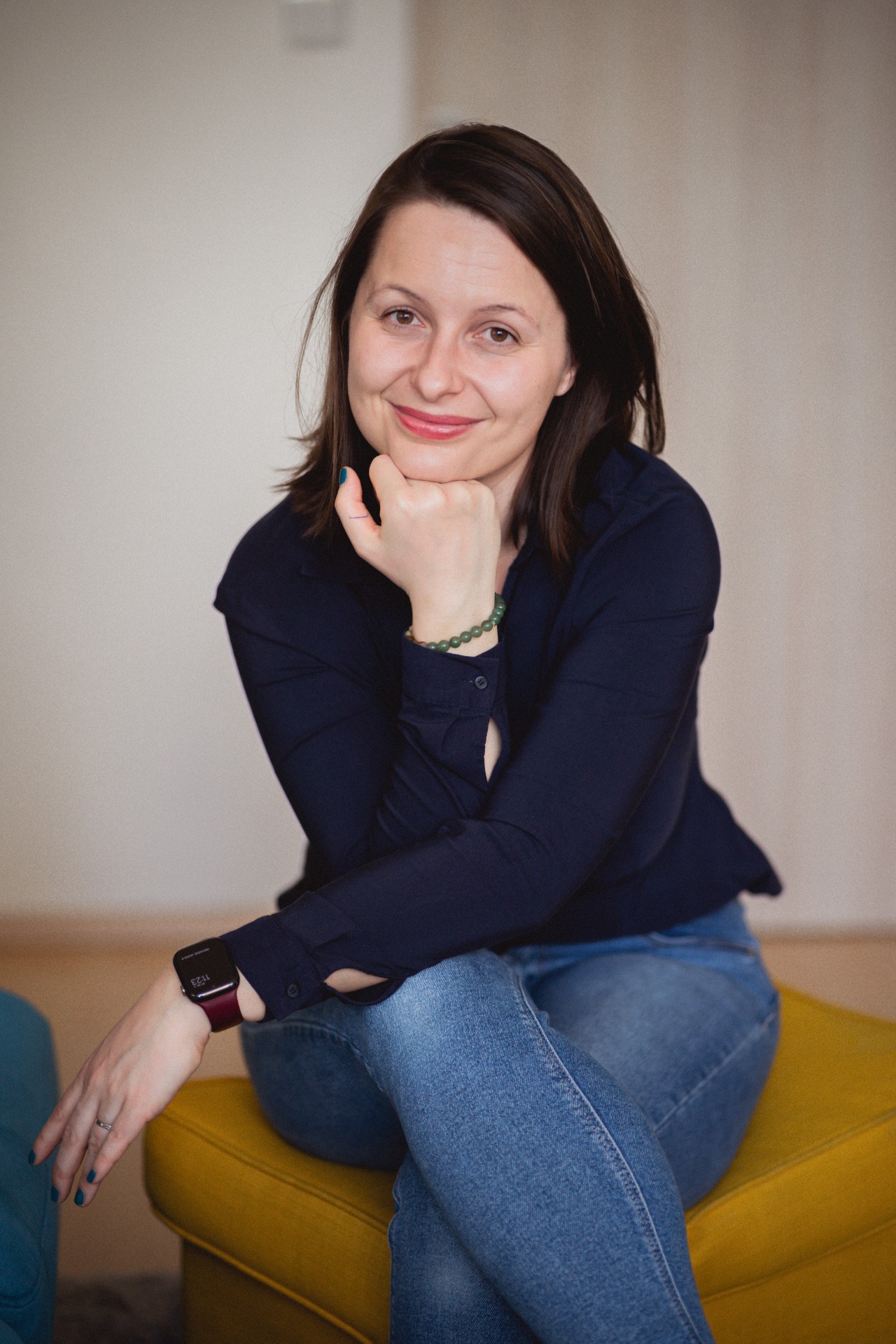 Kdo jsem? Brňačka. Máma. Manželka. Copywriterka a věčná filozofka o životě a rodičovství především.